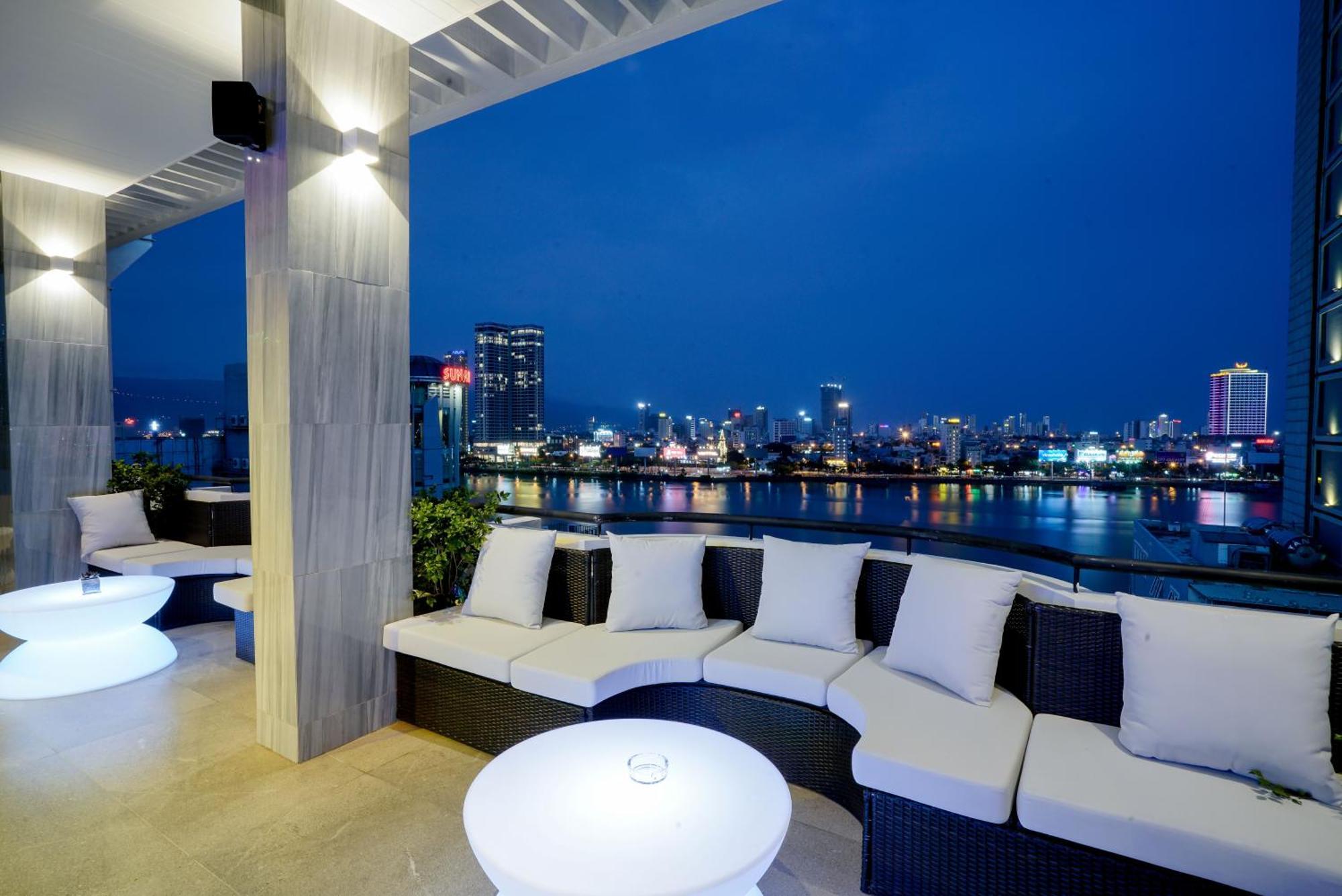 Satya Da Nang Hotel Han Market Bagian luar foto